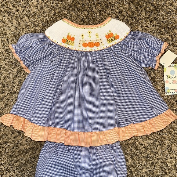 Smocked 2piece set - Picture 2 of 3